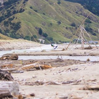  @ollybrunton hiding out amidst Tokomaru Bay's natural slicks. Photo: Mariella Brunton @axiskiteboarding @ozonekites 