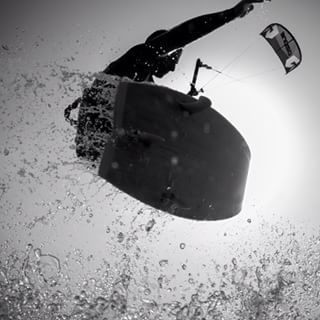  Our parting shot to send you off into the weekend! Rider: Vasco Santos Photo: HB Surfkite and MPS. @ozonekites 