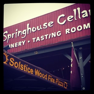  #kb4c wrap party getting under way with tons of tastebud blowing food options and a live band and raffle at the Springhouse Cellar in #hoodriver @fullsailbrewery @solsticepizza #party @leahslunch @springhousecellar 