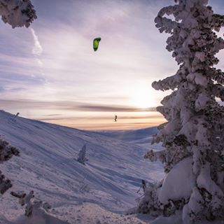  Coastin' on a dream. Rider: @charlievogel Photo: @andrew__muse 