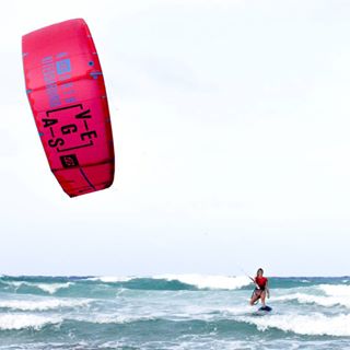  Can your remember the session when you finally returned to the same place on the beach without walking and officially called yourself a kiteboarder?@northkiteboarding team rider, @colleenjcarroll shares some upwind riding tips and tricks from Tkb's Beginner Instructional Guide. Download link in our profile. Photo: @noe_font 