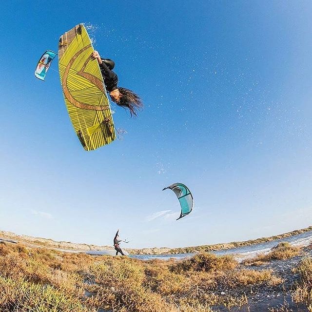 There's nothing more fun than sharing the stoke with your friends. 
Photo: @bergeron_vincent