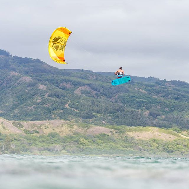 @evan_netsch went full out heated kiteloop over Maui's lush countryside to snag this shot for the [FRONTSIDE] photo department of our latest mag. Want more killer images like this? Grab a copy of our fall 2017 issue. LINK IN PROFILE. 
Photo: @jamesboulding