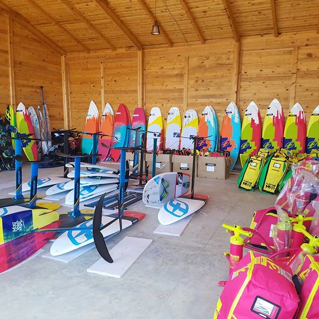 Like kids in a candy shop! We're stoked to be testing out all the new toys at the @fonekites dealer meeting in Dakhla!