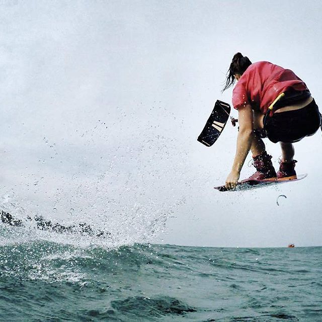 Kite low and go. 
Rider: @karolinawinkowska 
Photo: @le_tranq 
@slingshotkite