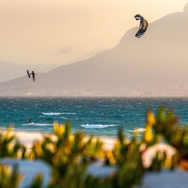 @janek_grzegorzewski taking his board for a quick air walk. 
Photo: @josh_emanuel_