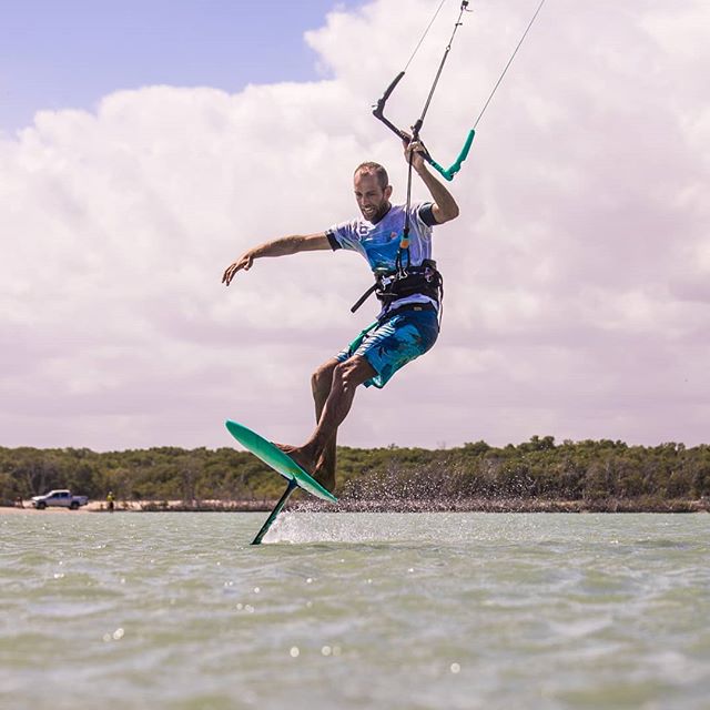 Whether you are on a wave or want to cover some downwind distance, carving adds a whole new dimension of fun to hydrofoiling. Learn how to carve your foil with Tkb's Foil Instructional Guide. Link in profile. 
Rider: @julienkerneur 
Photo: @julien_leleu