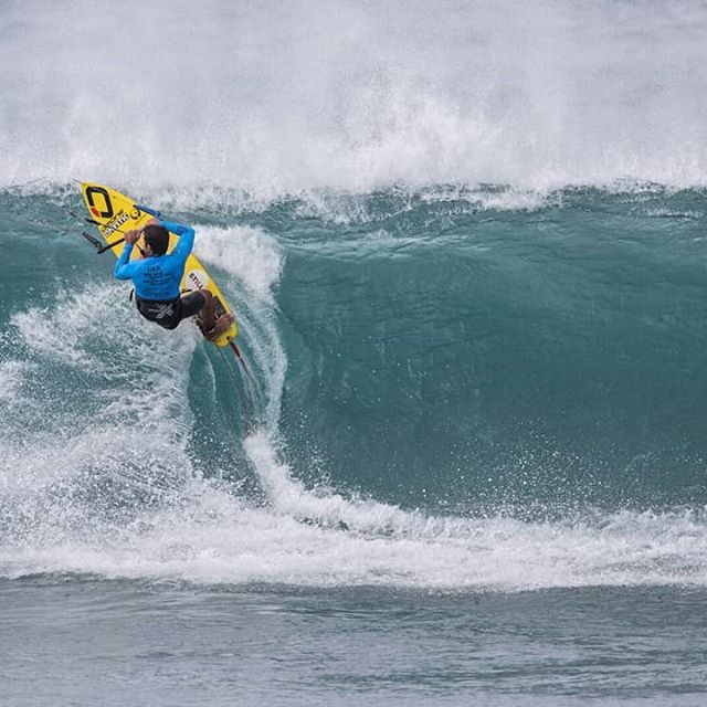 What's a perfect 10 look like? Watch @paulinopereirakite's 10 point wave from this weekend's @globalkitesports
Kite-Surf World Tour at Ponta Preta on our site. 
Photo: @ydwer