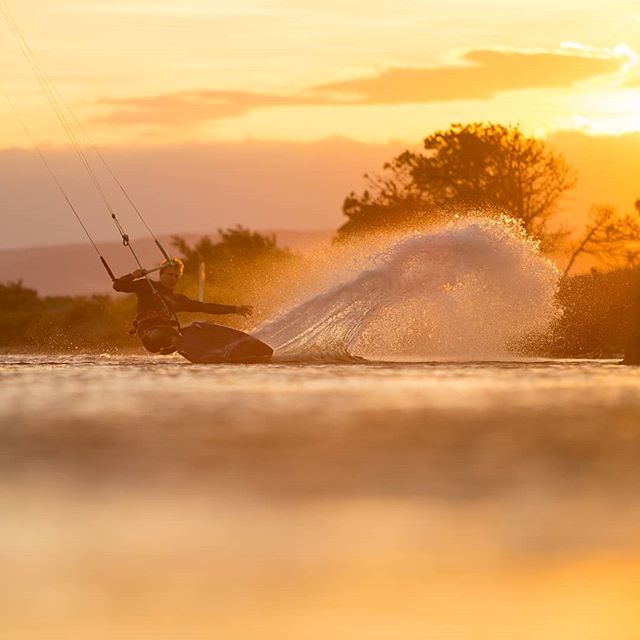 @neptun_freest scoring the sunset session. What's your favorite time of day to kite?
Photo: @bergeron_vincent