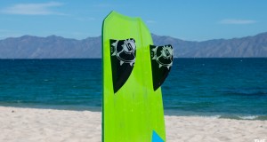 SLINGSHOT-MISFIT-2014-GEAR-REVIEW-04-FINS