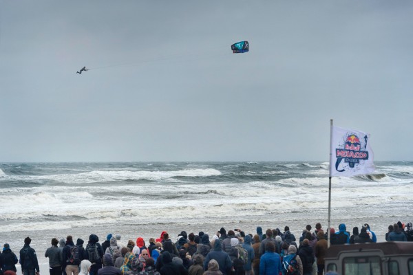 Event Host and Megaloop founder Ruben Lenten showing game during his demo. Photo: Jarno Schurgers